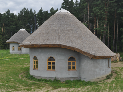 Hlinené domy so slamenou strechou v Tatrách, Krásne Sady Mlynica