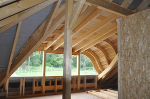drevený krov, podkrovie, podkrovné okno oblukové